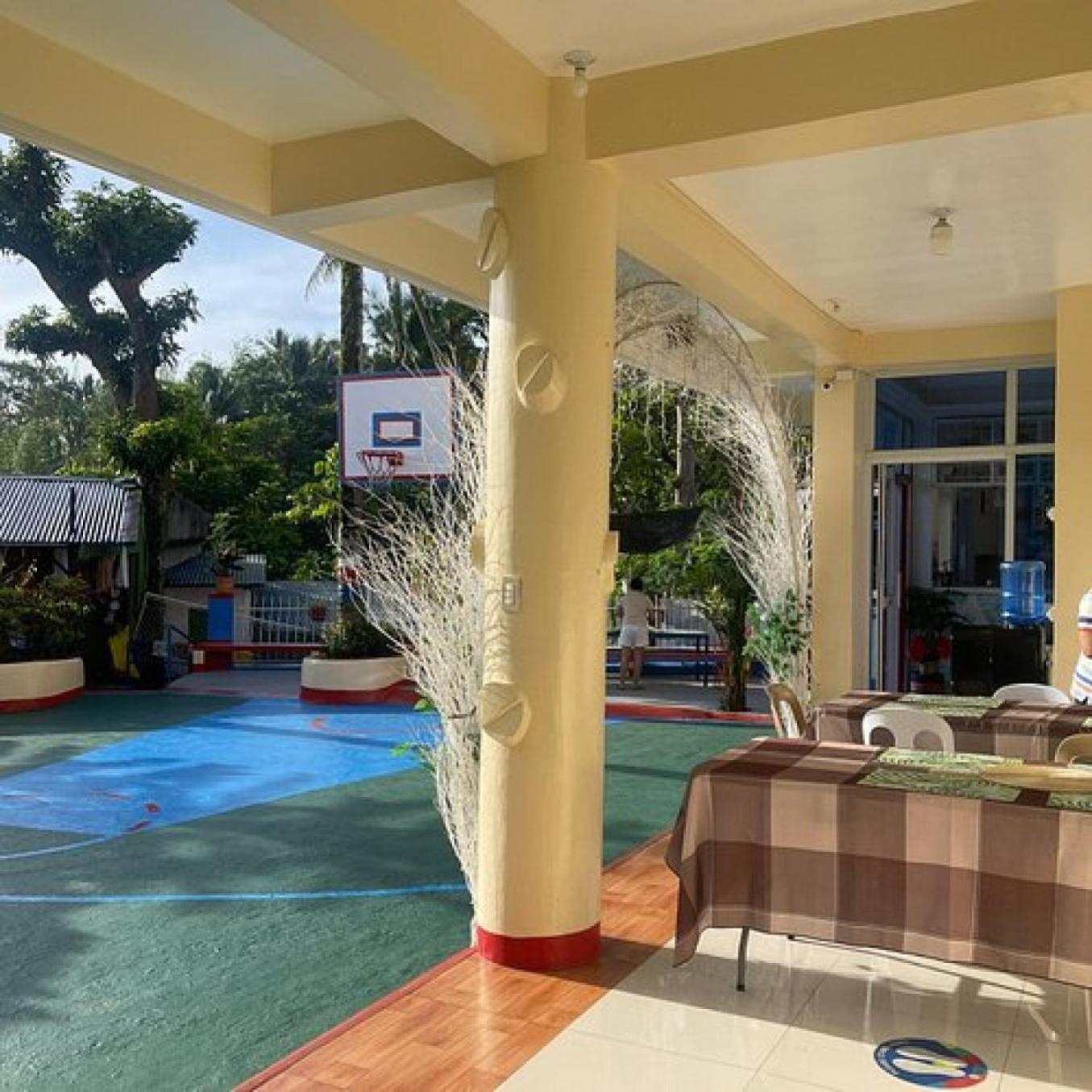 Reddoorz At S & L Apartelle Daraga Albay Легазпи Екстериор снимка