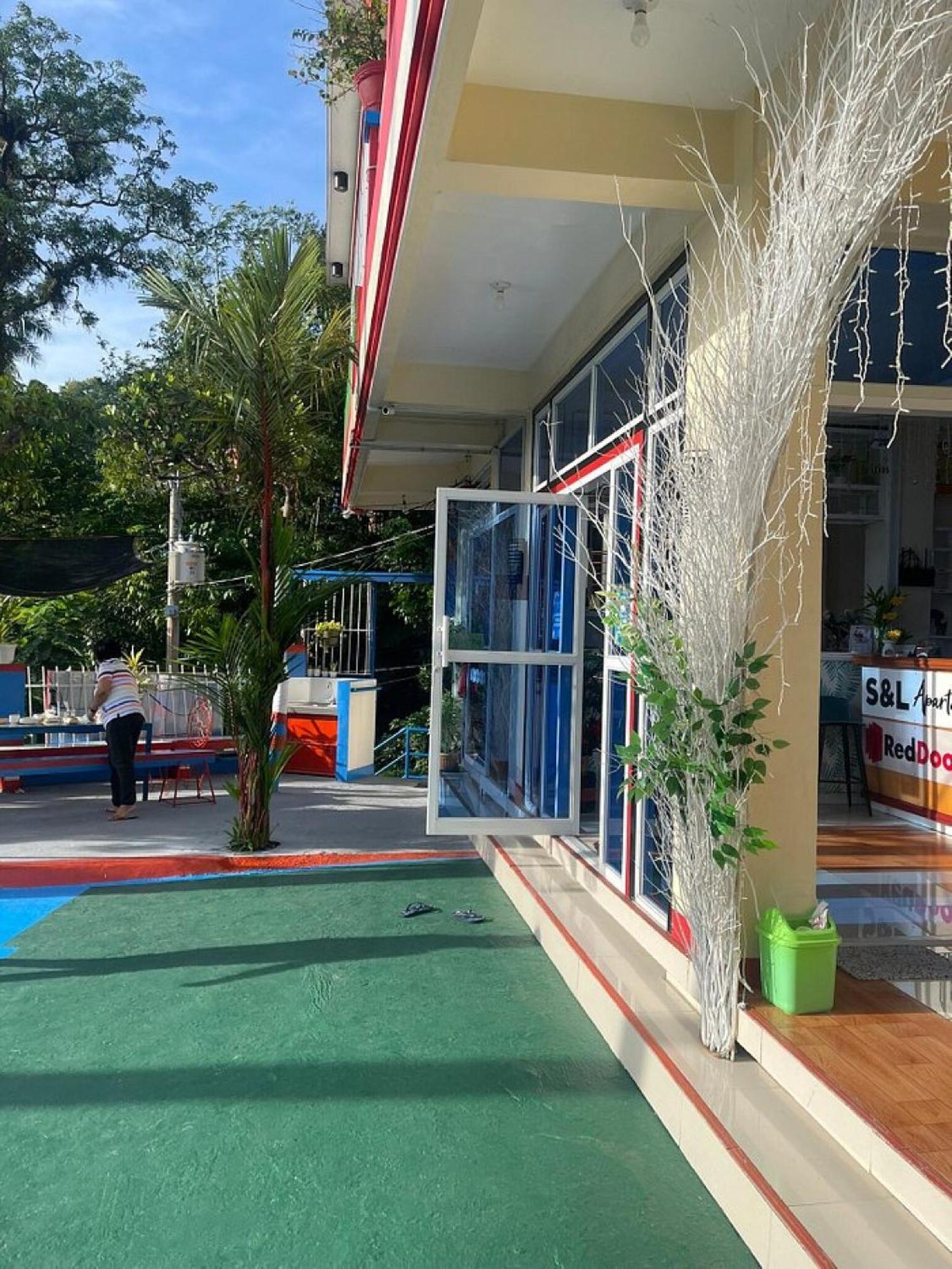 Reddoorz At S & L Apartelle Daraga Albay Легазпи Екстериор снимка